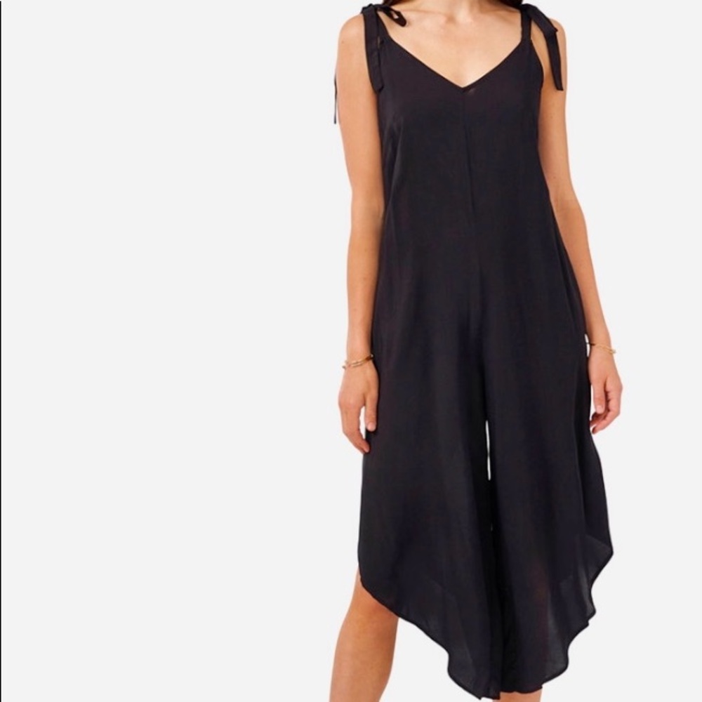 NWT Vince Camuto Black Tie-Shoulder Cascading Jumpsuit
